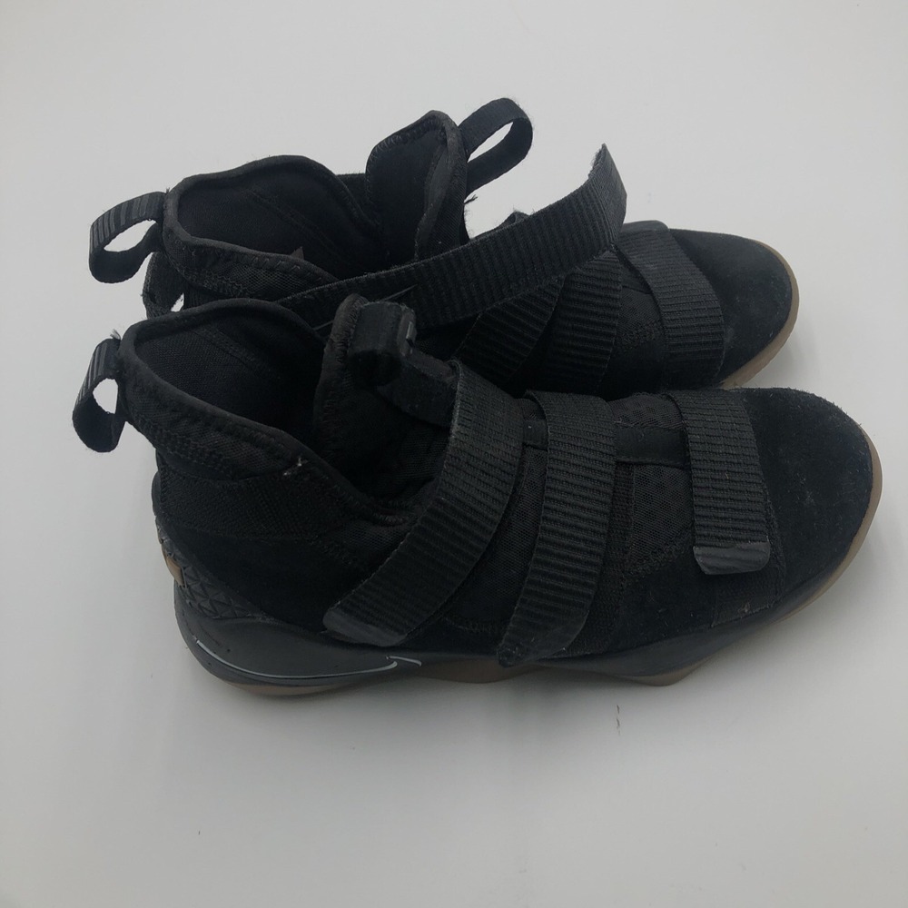 Nike LeBron Soldier Black Gum Youth‎ Size 5y Basketball Shoes Sneakers EXCELLENT - Picture 4 of 16